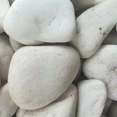 Bijeli mramorni oblutak 25-40 mm, iz blizine